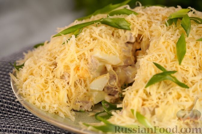 свинина, яйца, сыр твёрдый, уксус, лук репчатый, майонез, лук зелёный, соль