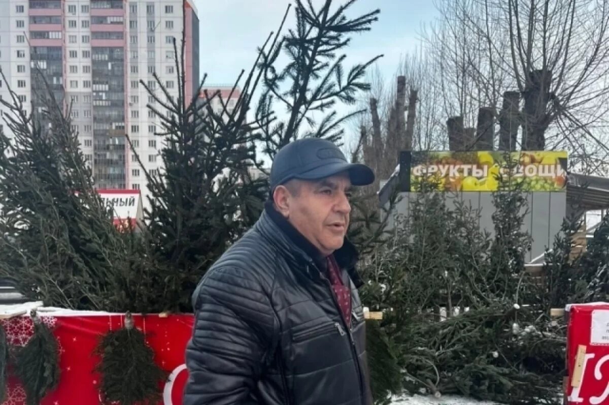    Очередную партию елей изъяли на нелегальном базаре в Новосибирске