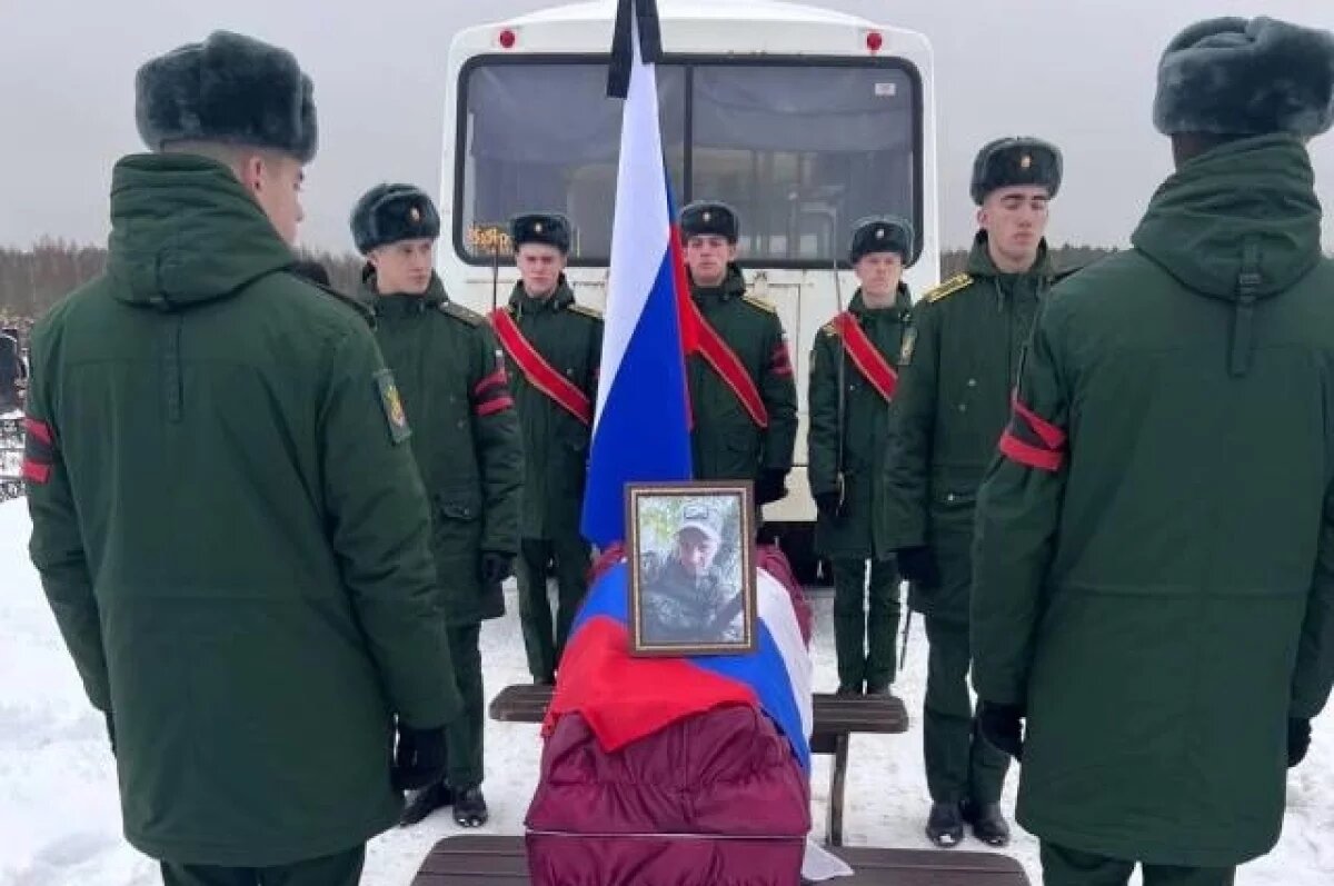    В Тверской области простились с погибшим на СВО Павлом Макарихиным