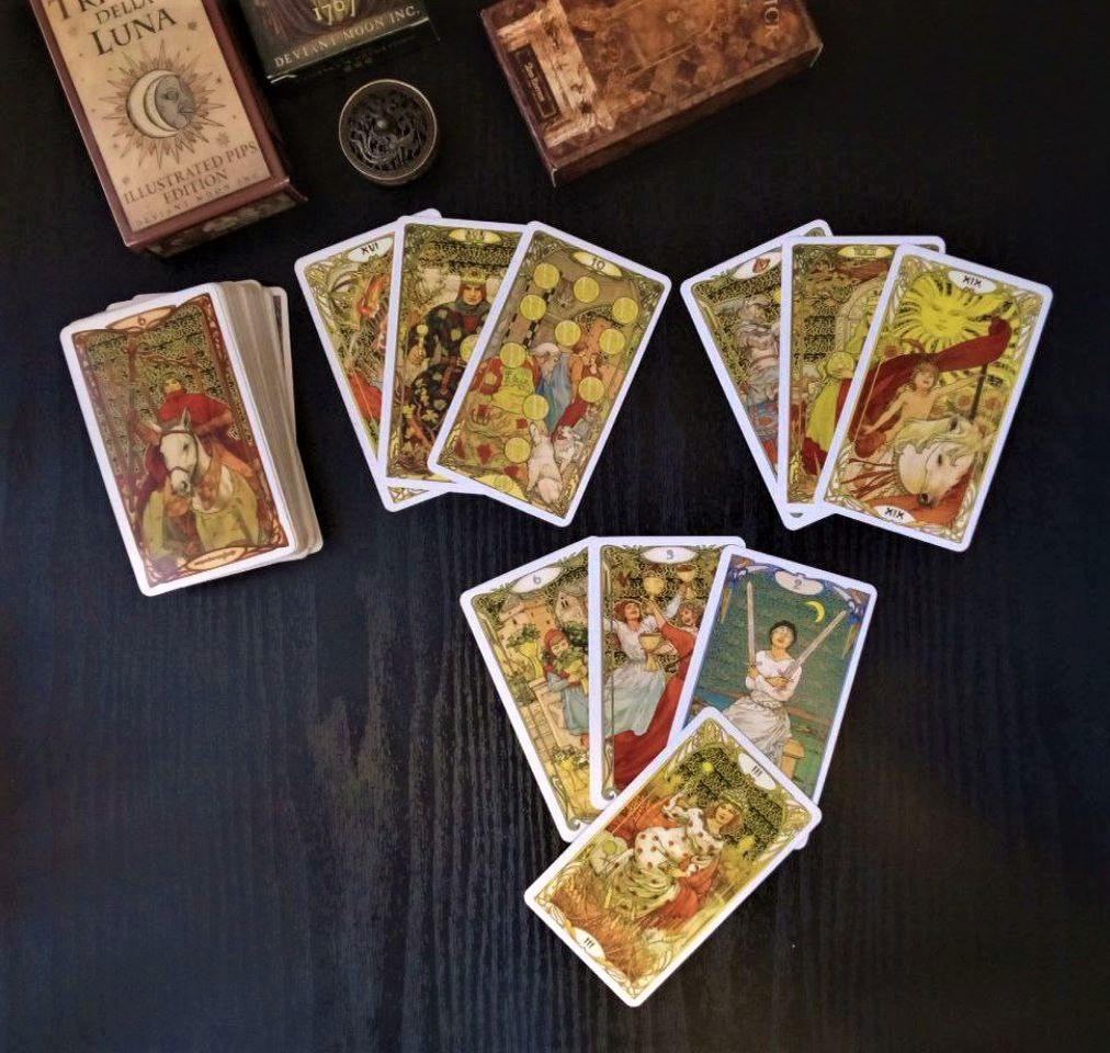 Ответ смотрим на колоде "Золотое таро Арт-Нуво"