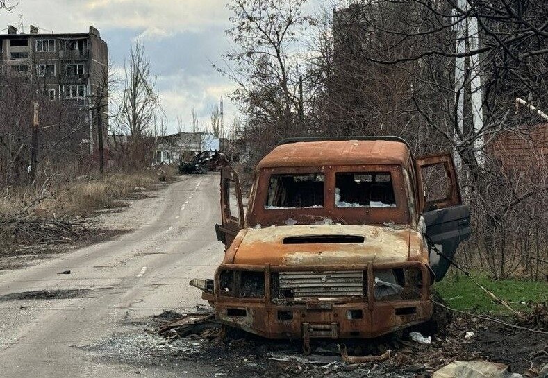 Сгоревшая дотла бронированная Toyota Land Cruiser 79 ВСУ в Курской области. Очень редкий сгоревшая дотла бронированная Toyota Land Cruiser 79 ВСУ в Курской области. Очень редкий экземпляр, источник – Телеграм-канал Степной ветер