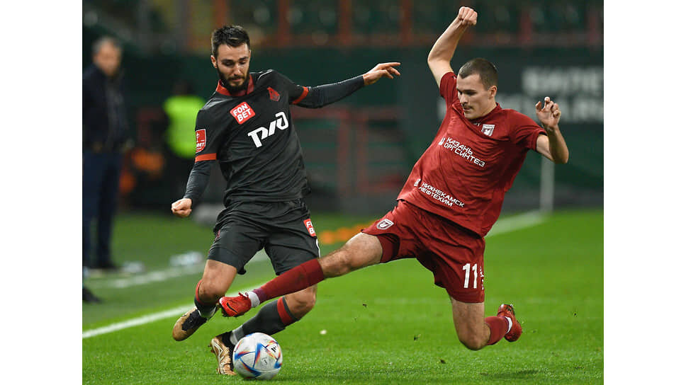 Даниил Кузнецов (справа).📷Фото: Антон Новодерёжкин / Коммерсантъ