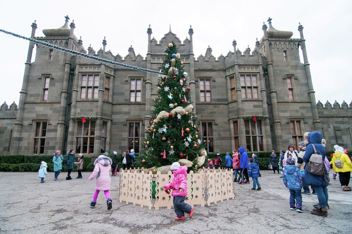 Елка в Воронцовском дворце // Фото Алупкинского дворцово-паркового музея-заповедника
