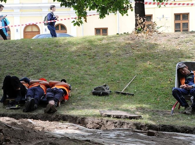 Мигранты «на работе» (иллюстрация из открытых источников)