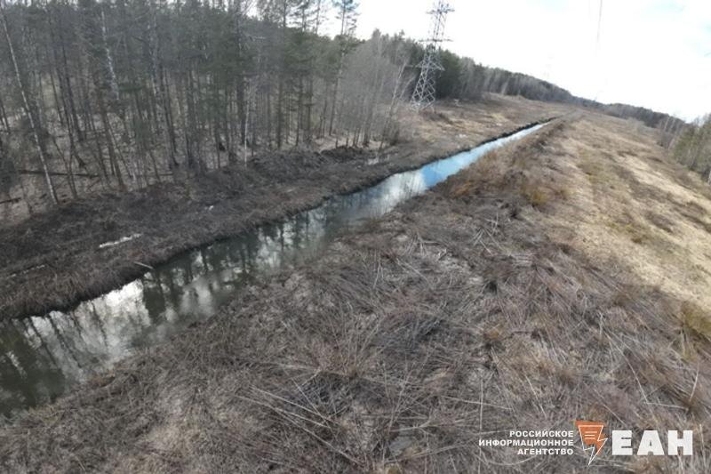    ЕАН / На месте вырытой трубы образовалась зловонная траншея