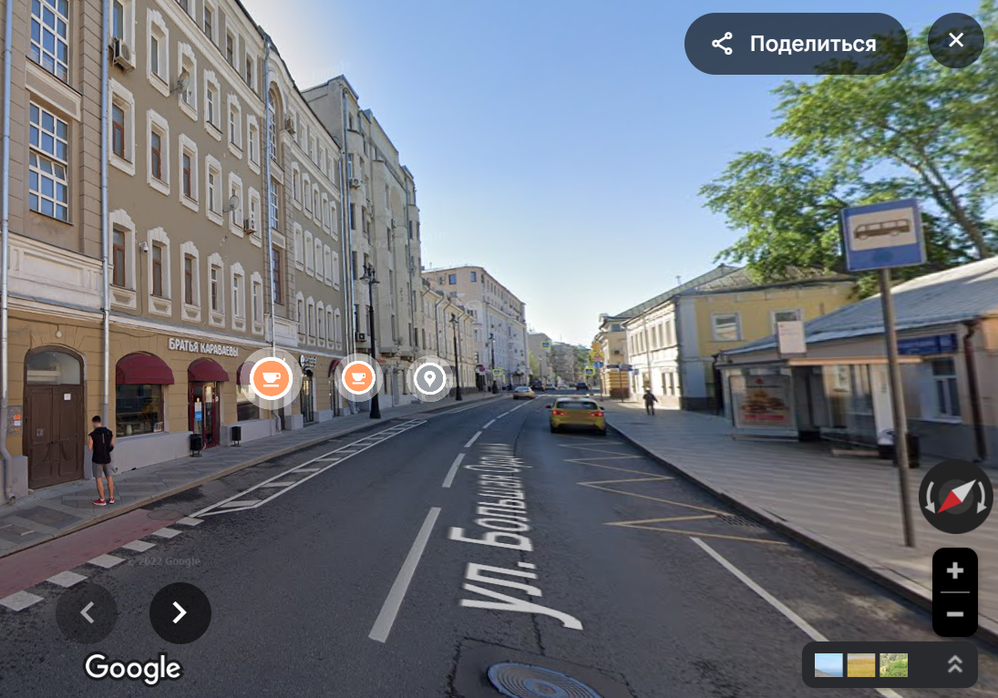 Улица Большая Ордынка. Ближайший подъезд слева - мой подъезд