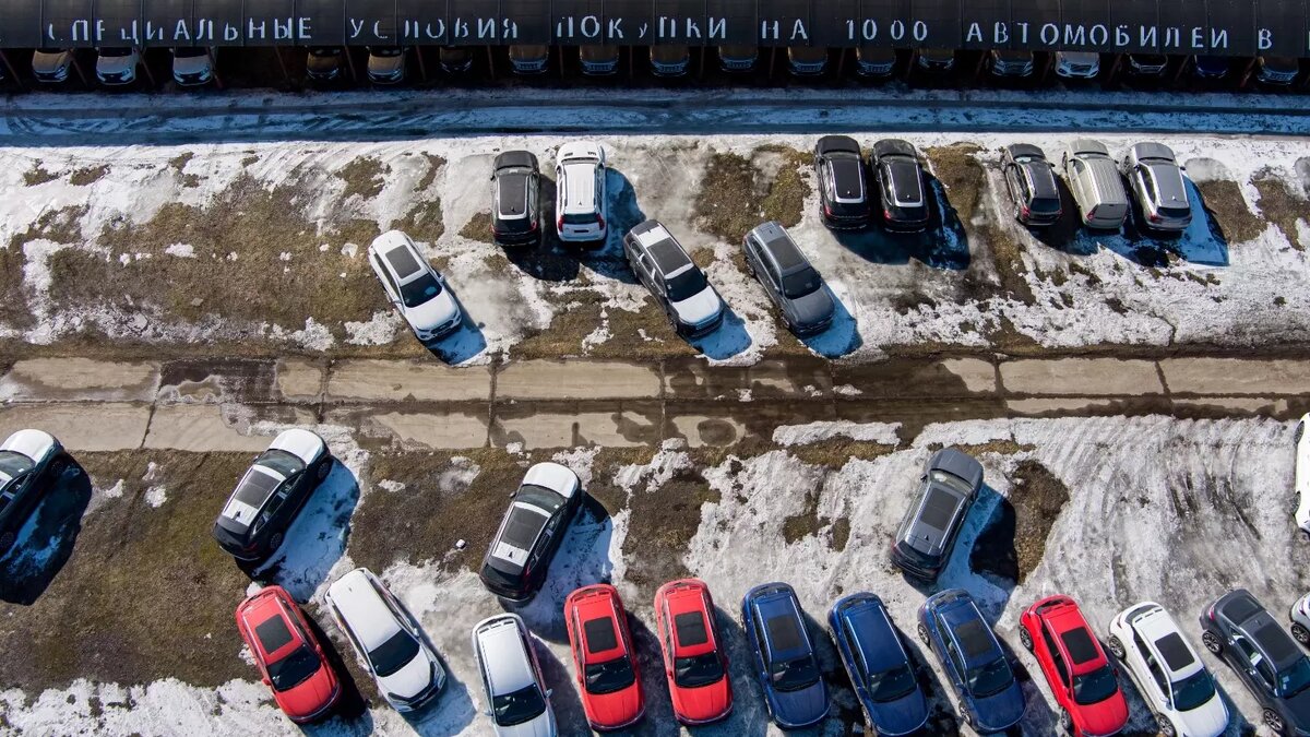 В 2024 году россияне купили на 15% больше подержанных машин, чем в 2023-м. Фото: Сергей Бобылев. ТАСС