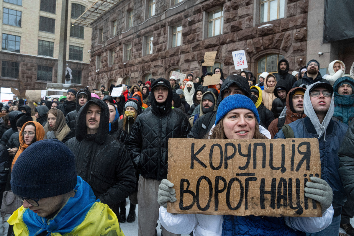 © AP Photo / Evgeniy Maloletka