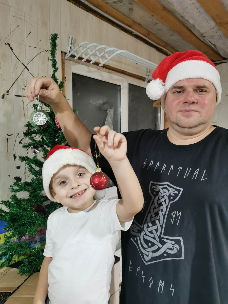 Вот они - первые игрушки для ёлочки