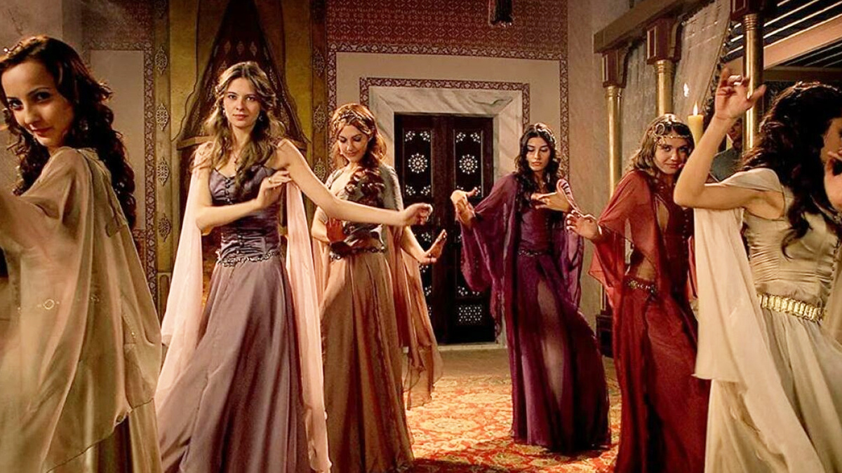 Султанский гарем. Кадр из сериала "Великолепный век"