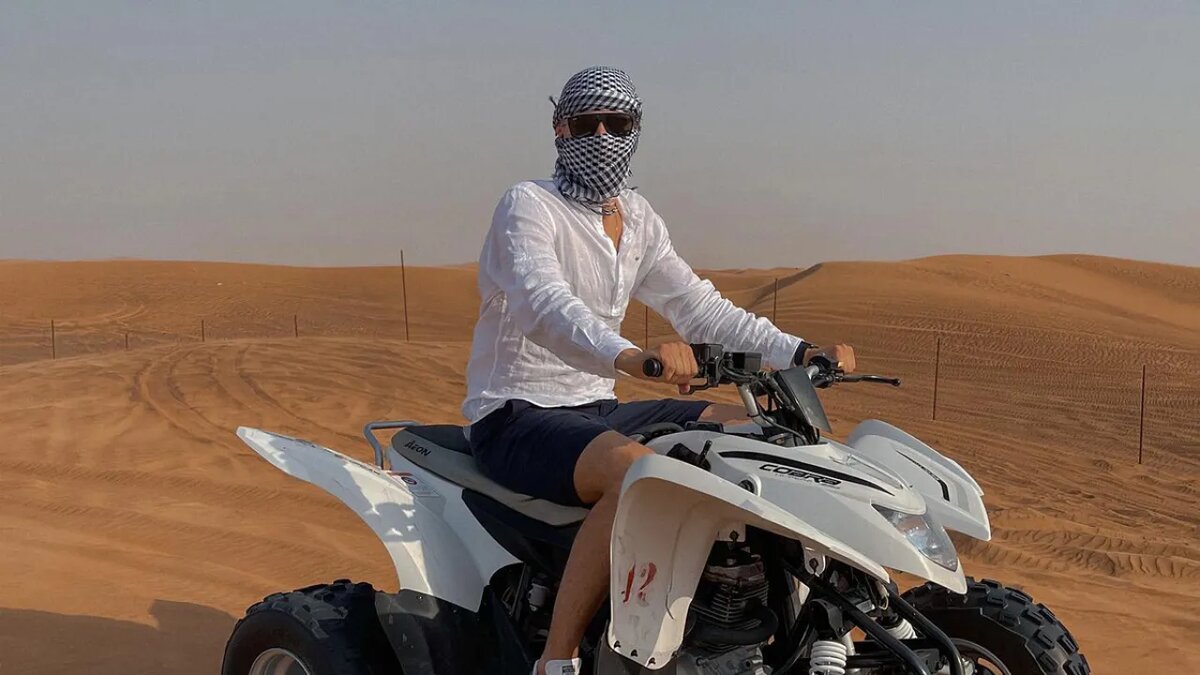    Хоккеист Александр Шаров.