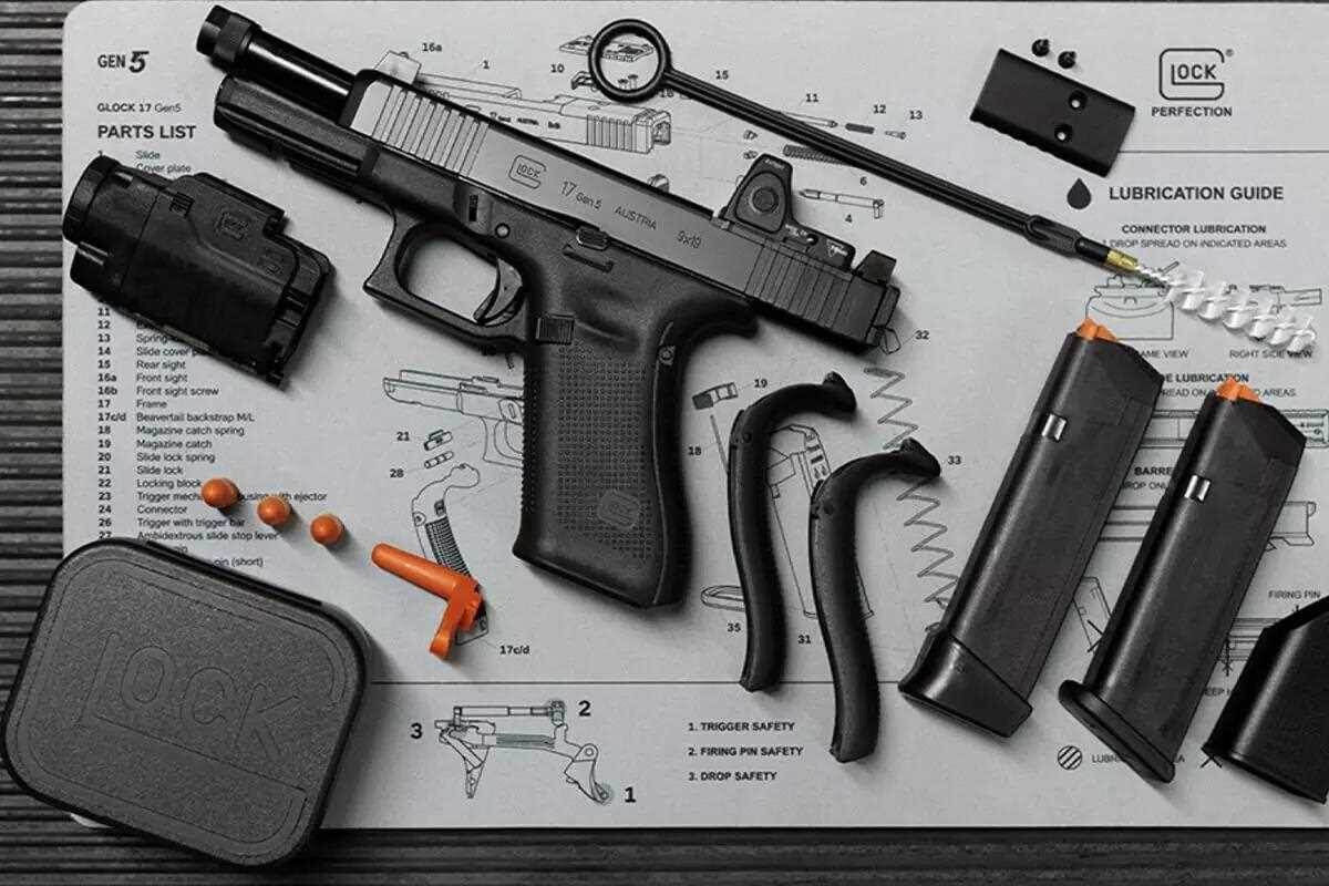 В 2018 году G17 стал первым пистолетом из всех моделей Gen5, который был адаптирован к системе MOS. 