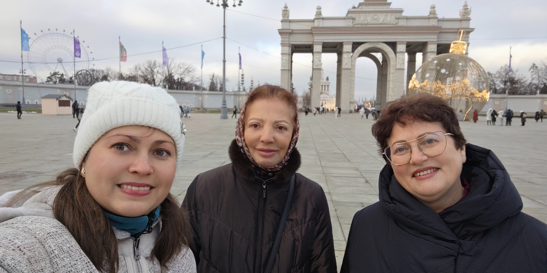 Пересматриваю фотографии из поездки в Москву. Жаль, что приходится удалять из телефона. ВДНХ