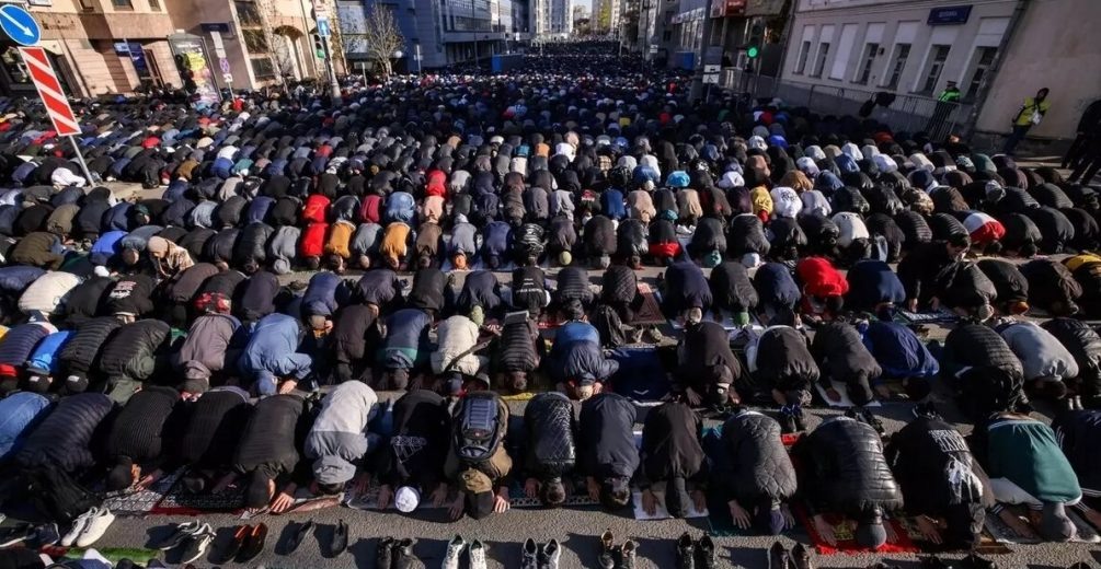 «Правоверные» рвутся в Россию: в Киргизии, Таджикистане и Узбекистане запрещено то, что разрешено у нас