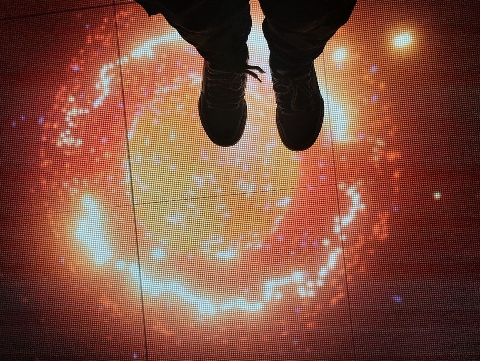    Интерактивный пол показывает эволюцию звезд. Мария СОРОКИНА