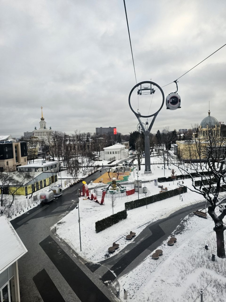 "Воздушный трамвай" на ВДНХ... Фото автора