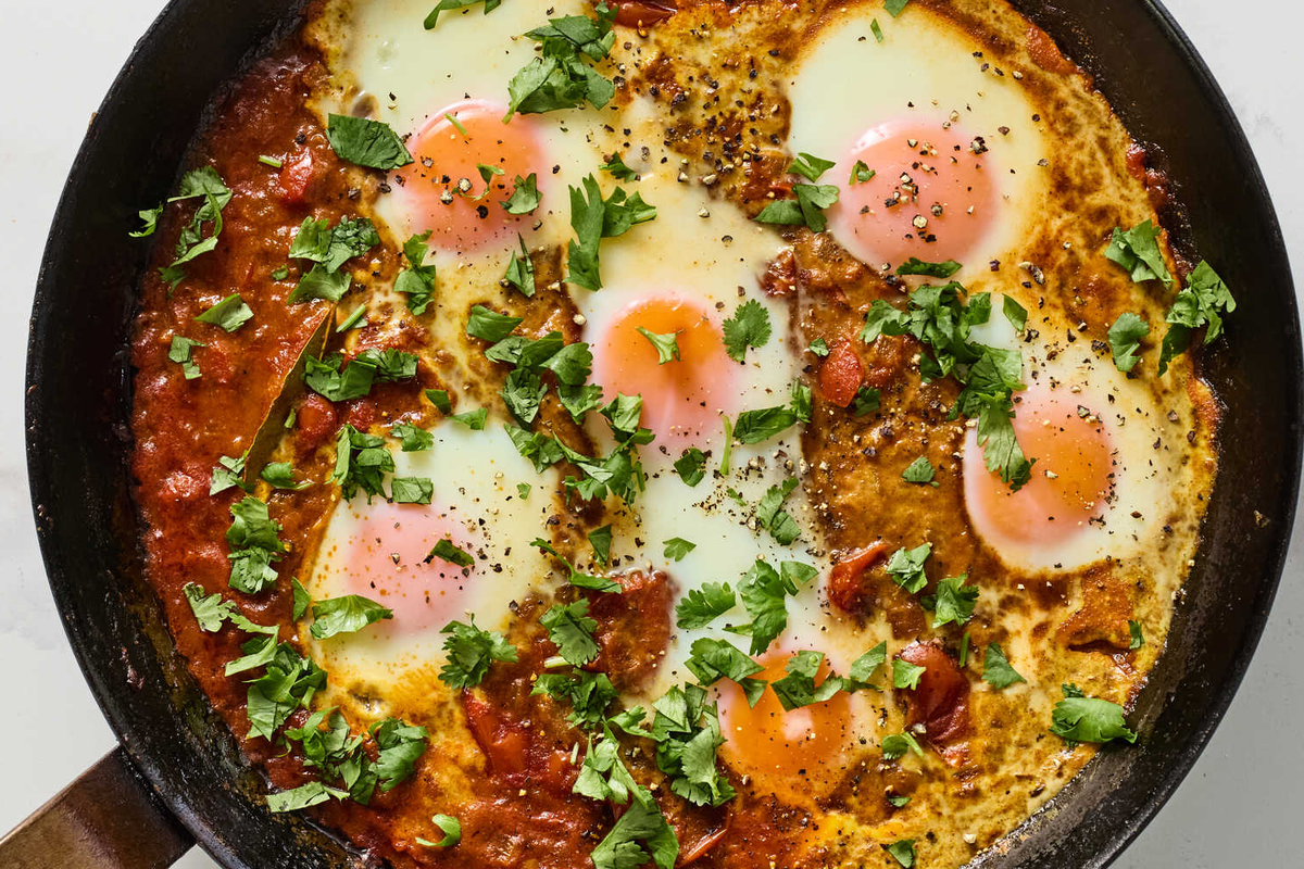 Восхитительная яичница в ароматном соусе