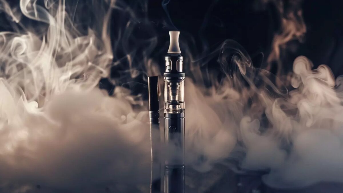 С продажей вейпов в России скоро будет покончено, но сигареты пока остаются. Источник: 1MI