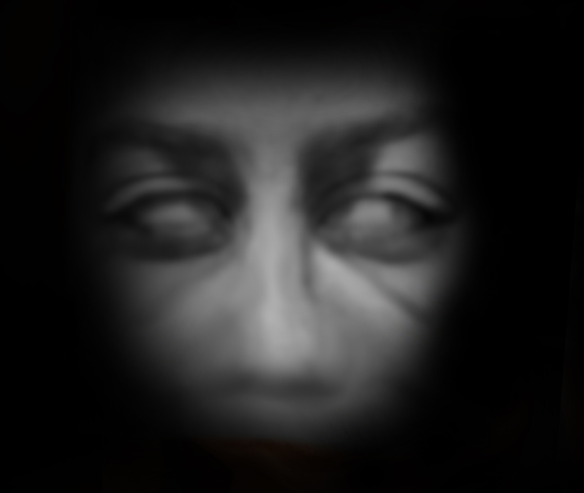 
Рис. 2: SCP-087-1;
увеличенный фрагмент
кадра из кинохроники
Исследования 1
(см. Рис. 1)