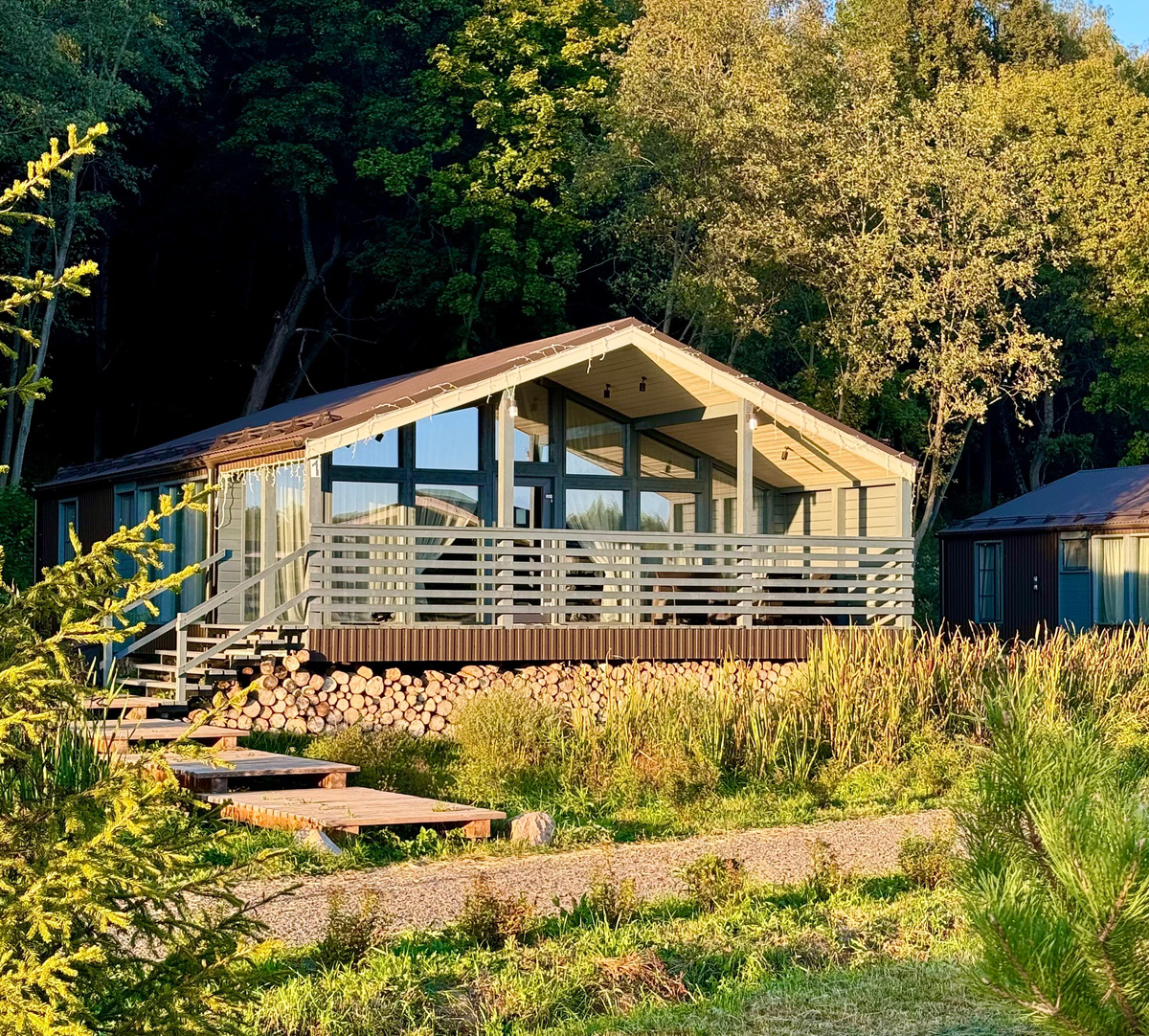 Один из домиков в "Бунин ручей"