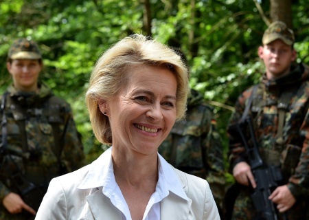    Фон дер Ляйен обвинили в намерении воевать с Россией во вред жителям ЕС