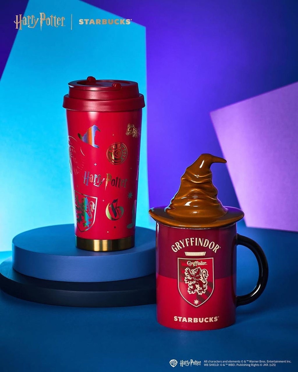 Starbucks выпустил коллекцию для фанатов «Гарри Поттера» с эксклюзивным напитком
