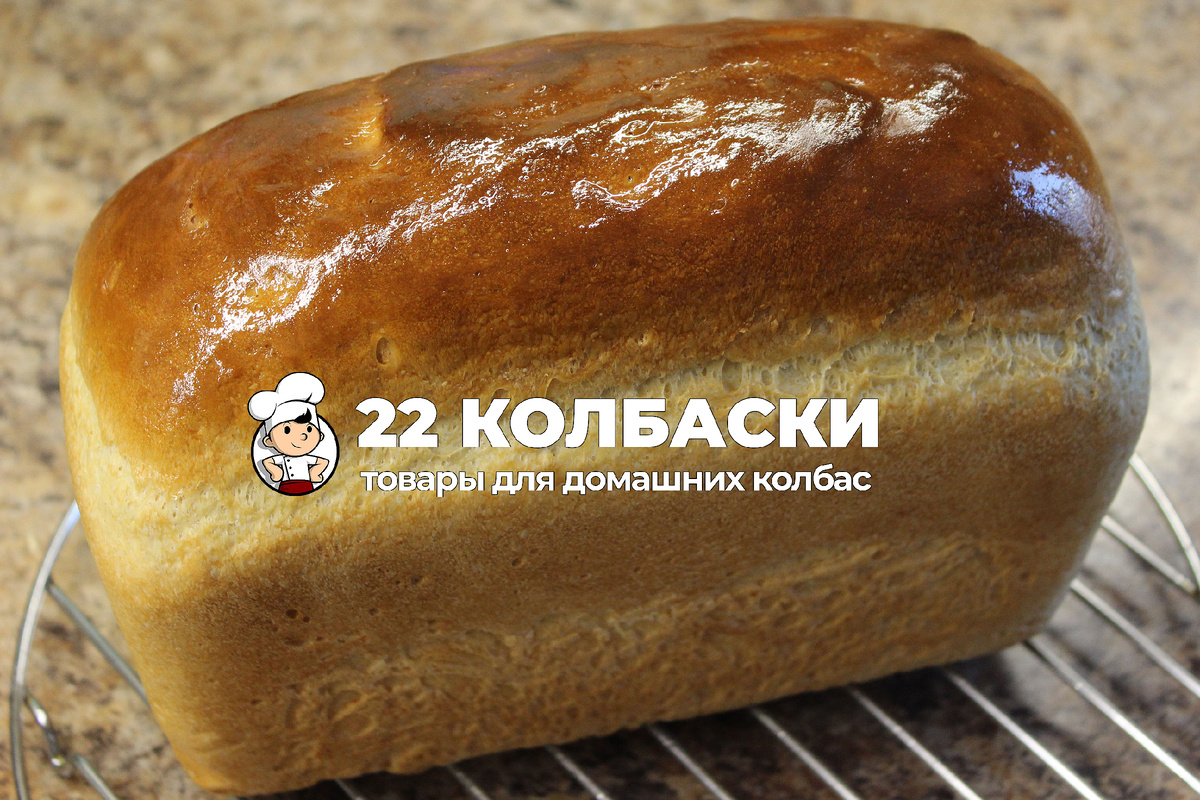 Белый хлеб смазали маслом и он остывает