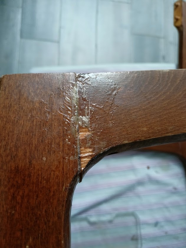 следы клея и сколы