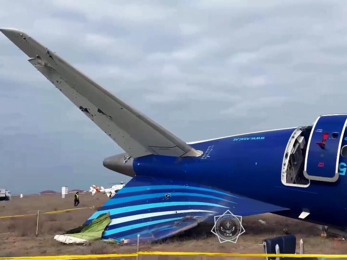    Место крушения самолёта Azerbaijan Airlines в казахстанском Актау© РИА Новости / МЧС Республики Казахстан