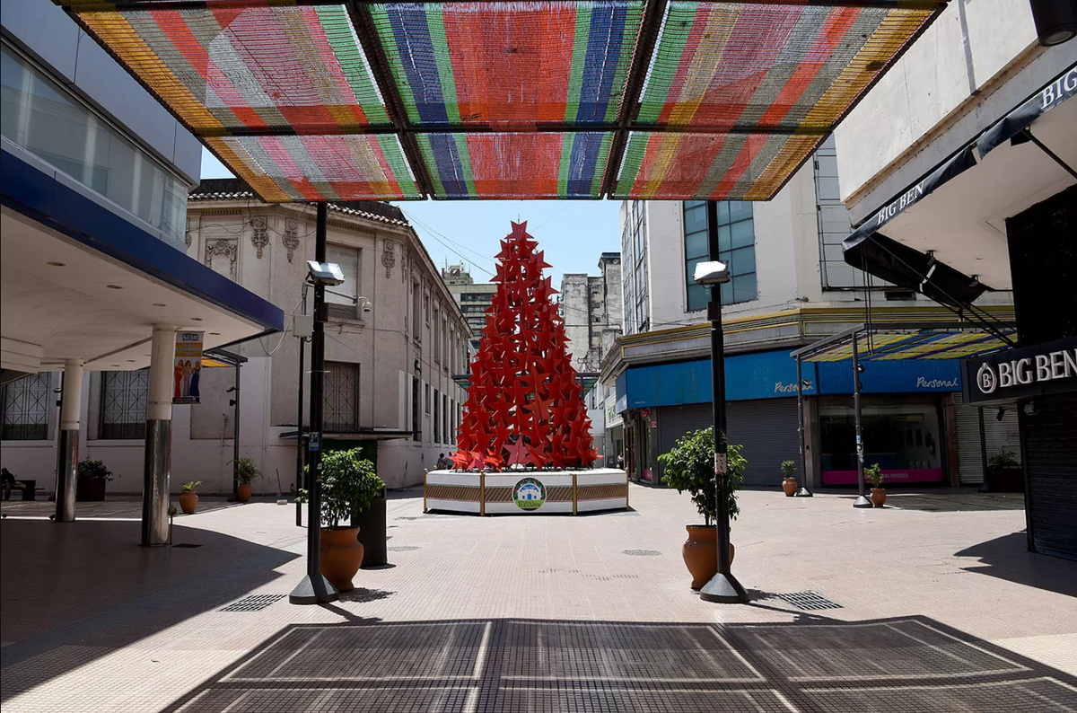 Рождественская елка является центральной фигурой и расположена в таком месте, что мимо неё невозможно не пройти. Фото из открытых источников. 