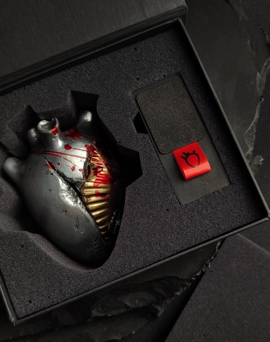 В продажу поступила коллекция сердец по мотивам Atomic Heart от художника Zeus