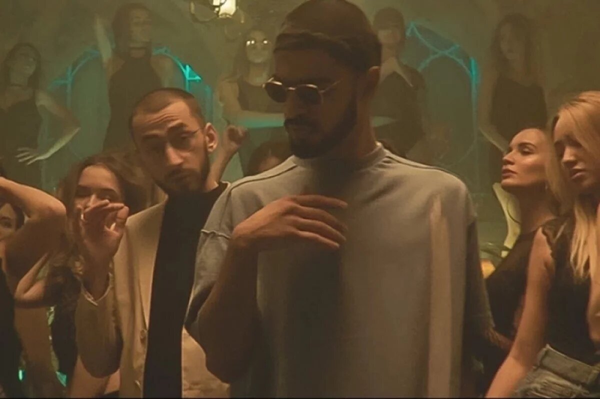    Клип I Got Love набрал один миллиард просмотров на YouТube.