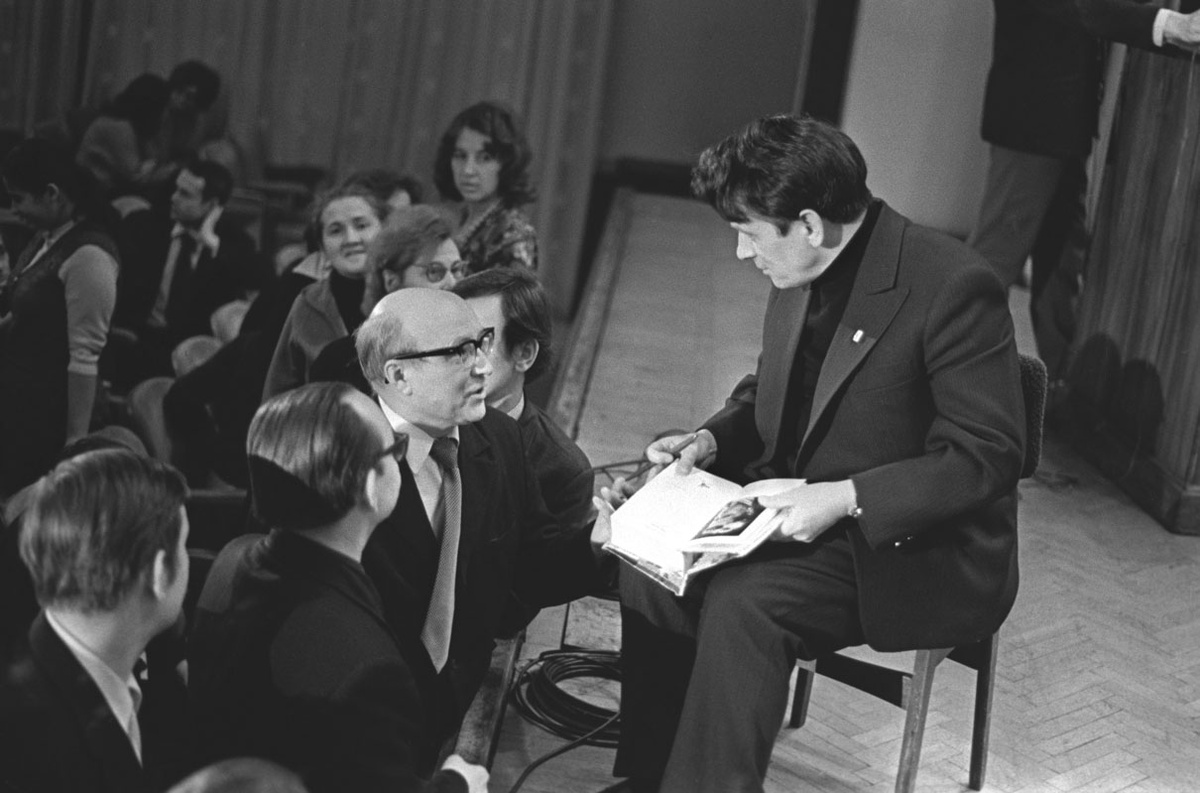 На читательской дискуссии в Центральном доме литераторов в Москве