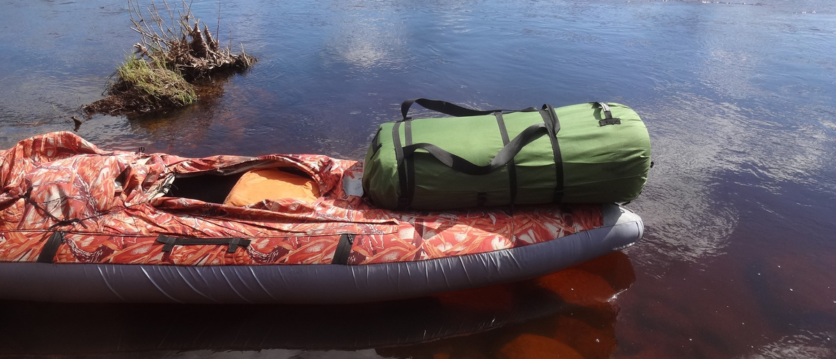 Упаковка от рюкзака на корме байдарки Щука