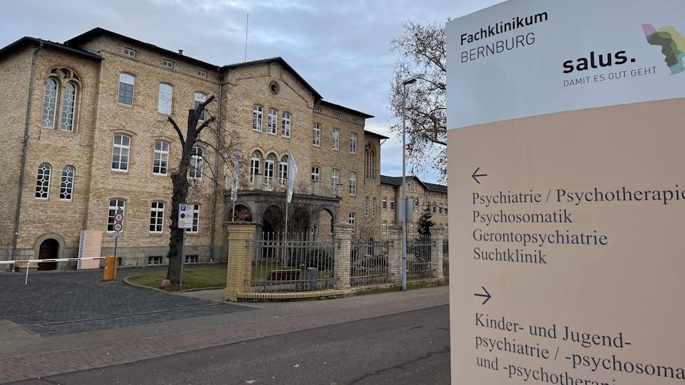 Клиника, в которой он работал.