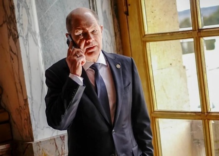    Шольц вновь захотел поговорить с Путиным и заверил, что не отправит немецкие войска на Украину