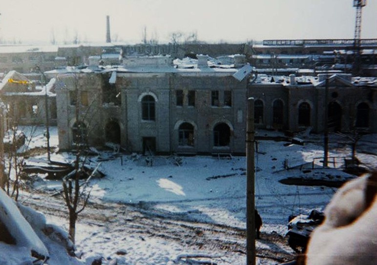 Вид на здание ЖД-вокзала в Грозном.