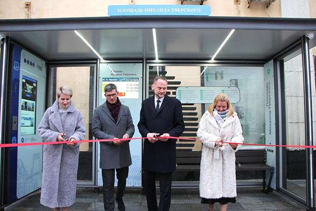 В центре Твери на автобусной остановке теперь не соскучишься