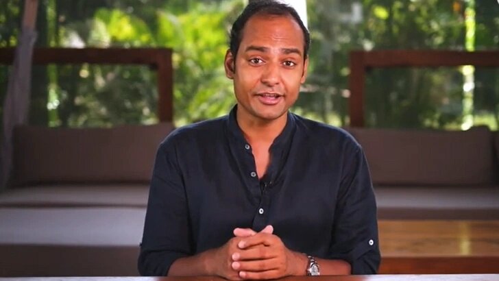 Пунит ведет блог с середины 2010-х, где предсказывает мировые события