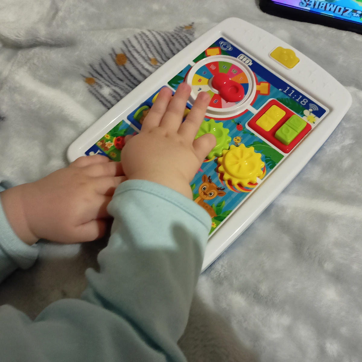 Очень привлекают музыкальные игрушки) фото автора 