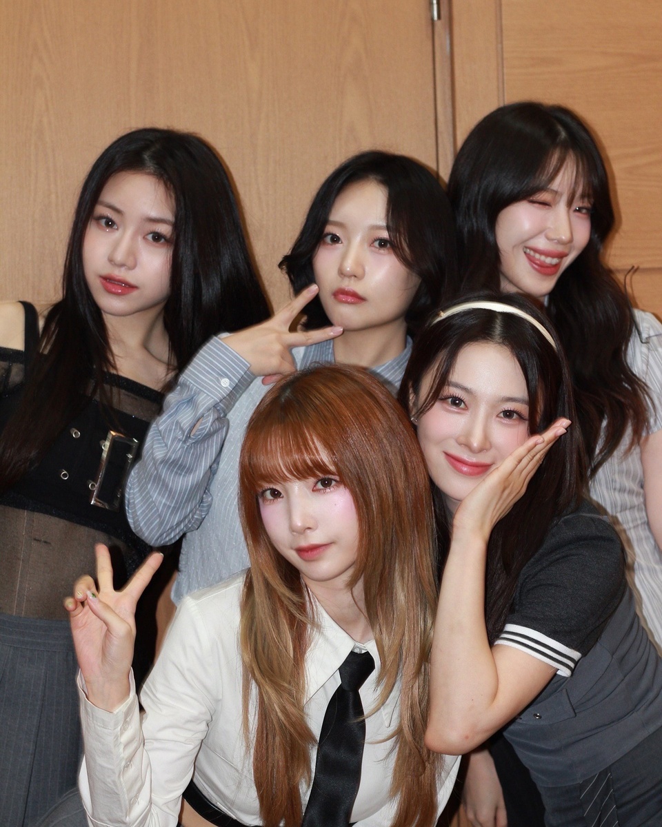    Rocket PunchСоцсети