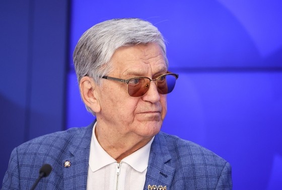     Александр Тихонов