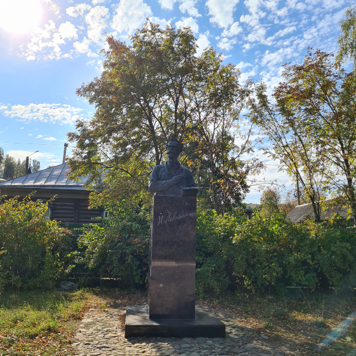 Памятник И. И. Левитану, автор Н. В. Дыдыкин, 1974 г.