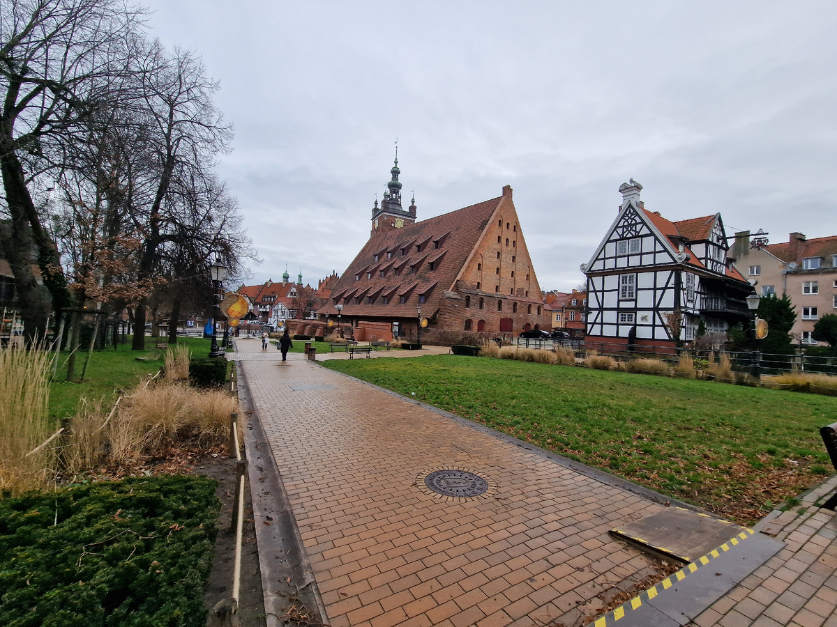 фото автора: конечно, кроме красного кирпича там есть и другие цвета:)