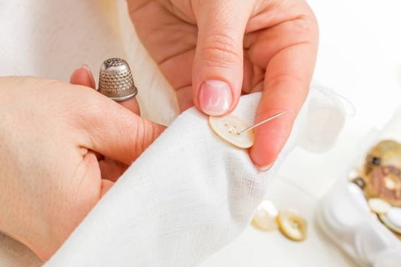 почему постоянно путается нитка