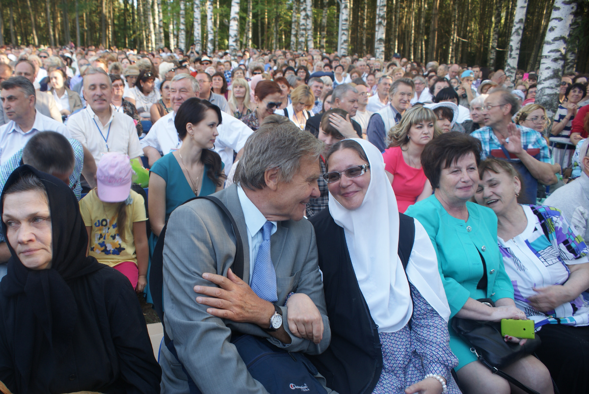 Мы с матушкой Серафимой слушаем песни Фатьянова