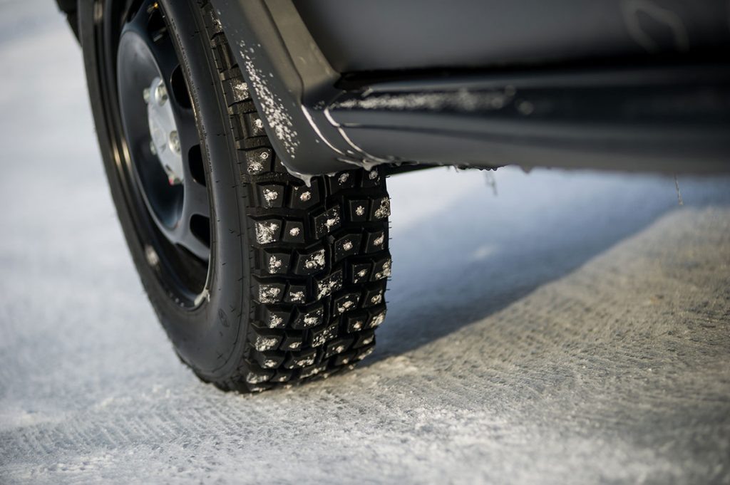 Почему-то именно характеристики у автомобильных шин иностранных производителей не соответствуют заявленным. Интересное «кино».