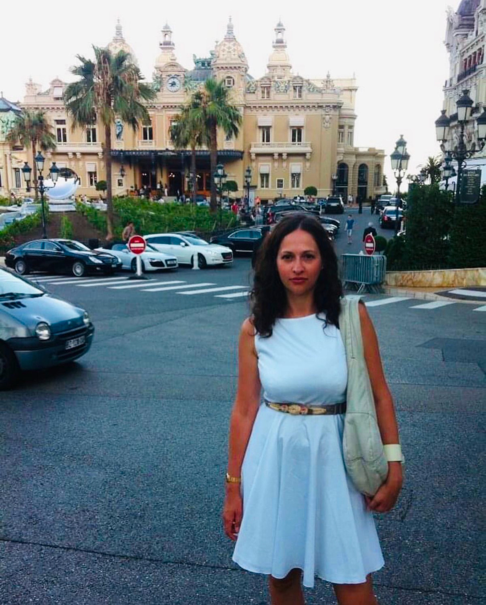 Монте Карло, на фоне Казино Монте Карло