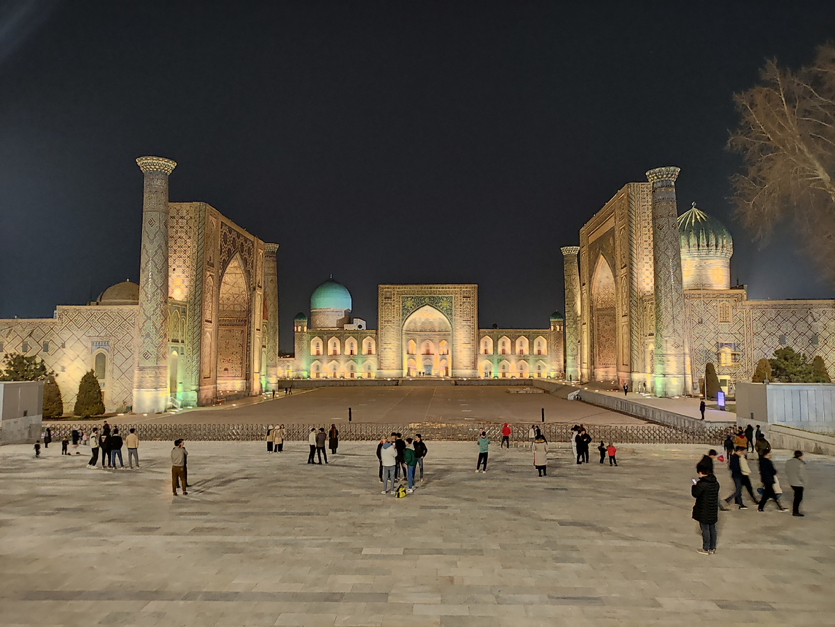 Площадь Регистан в Самарканде. 