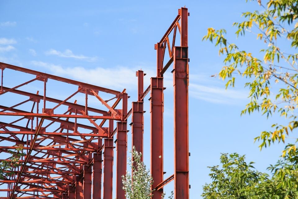    Недостроенный ледовый дворец на проспекте Сибирском, 52. Сентябрь 2023 года. Источник: Виталий Барабаш